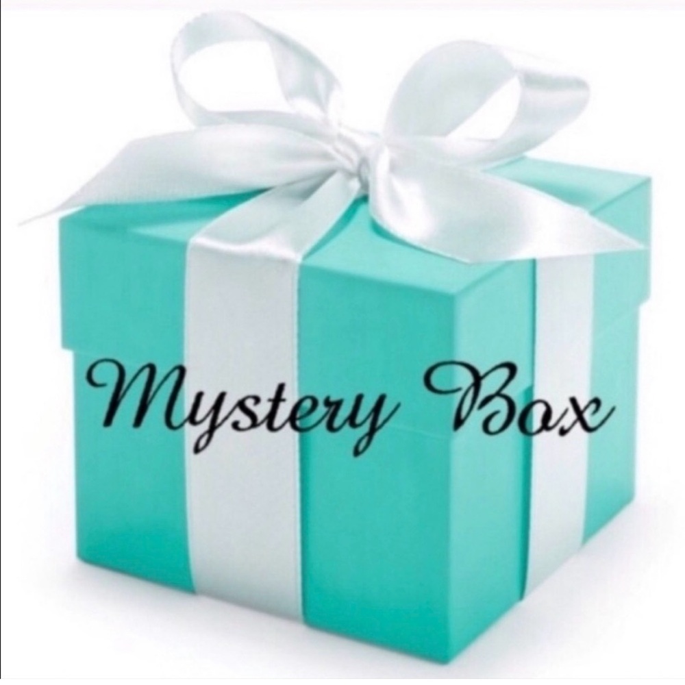 Reseller Mystery Box Athletic Wear Varying sizes‎